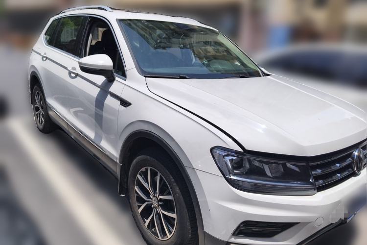 Used Volkswagen Tiguan L 2017 330TSI Automatic Two-Wheel Drive Luxury Edition Front Right 45 Deg