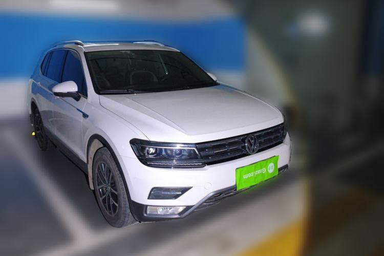 Used Volkswagen Tiguan L 2017 330TSI Automatic Two-Wheel Drive Luxury Edition Front Right 45 Deg