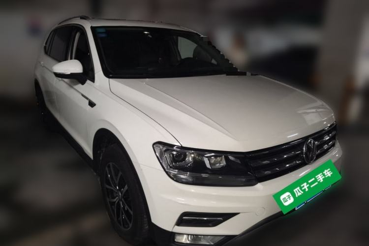 Used Volkswagen Tiguan L 2017 330TSI Automatic Two-Wheel Drive Luxury Edition Front Right 45 Deg