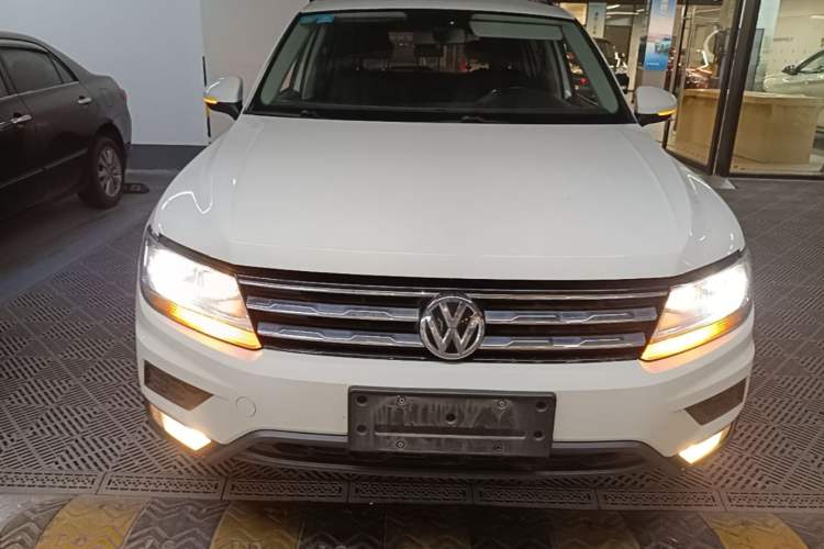 Used Volkswagen Tiguan L 2017 330TSI Automatic Two-Wheel Drive Luxury Edition Front