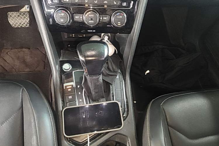 Used Volkswagen Tiguan L 2017 330TSI Automatic Two-Wheel Drive Luxury Edition Gear Lever