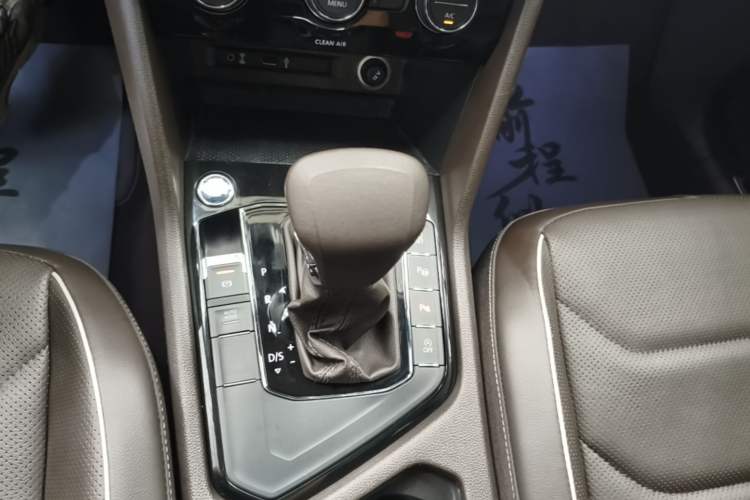 Used Volkswagen Tiguan L 2017 330TSI Automatic Two-Wheel Drive Flagship Edition Gear Lever
