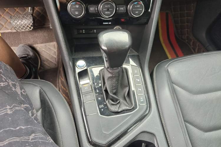 Used Volkswagen Tiguan L 2017 330TSI Automatic Two-Wheel Drive Luxury Edition Gear Lever