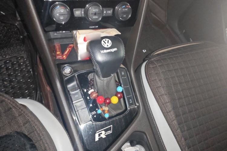 Used Volkswagen Tiguan L 2017 330TSI Automatic Two-Wheel Drive Comfort Edition Gear Lever