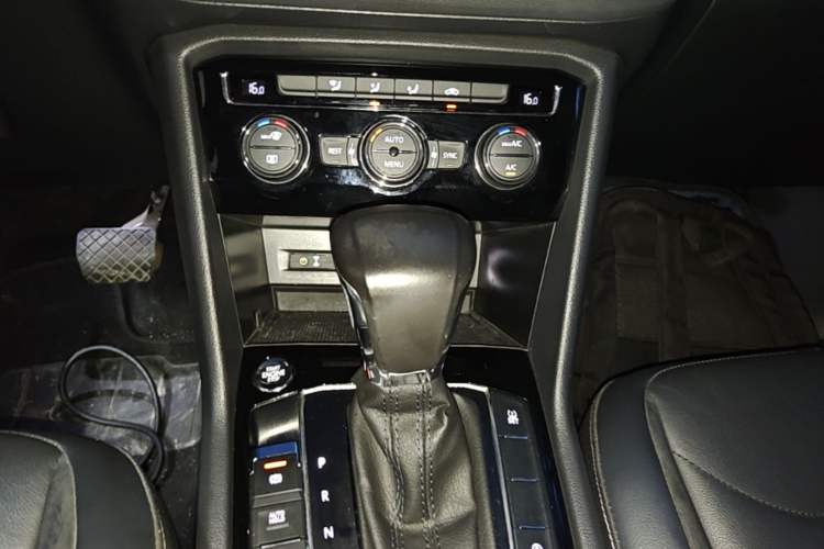 Used Volkswagen Tiguan L 2017 330TSI Automatic Two-Wheel Drive Comfort Edition Gear Lever