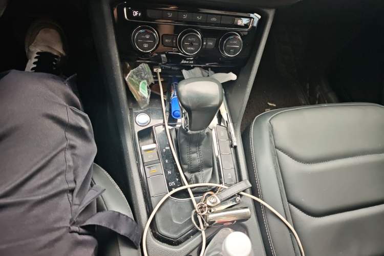Used Volkswagen Tiguan L 2017 330TSI Automatic Two-Wheel Drive Comfort Edition Gear Lever