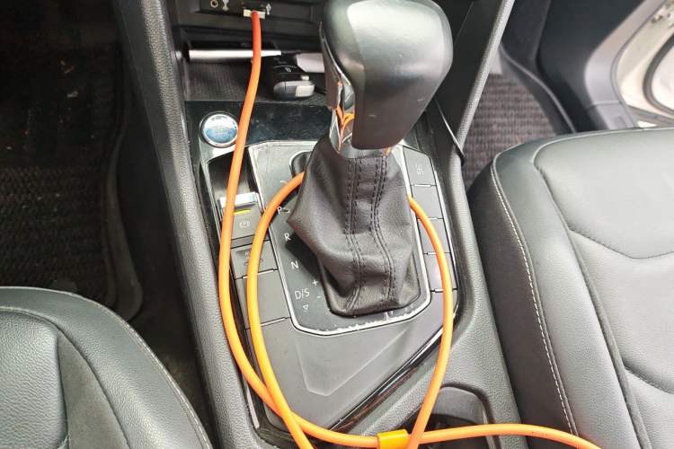 Used Volkswagen Tiguan L 2017 330TSI Automatic Two-Wheel Drive Luxury Edition Gear Lever
