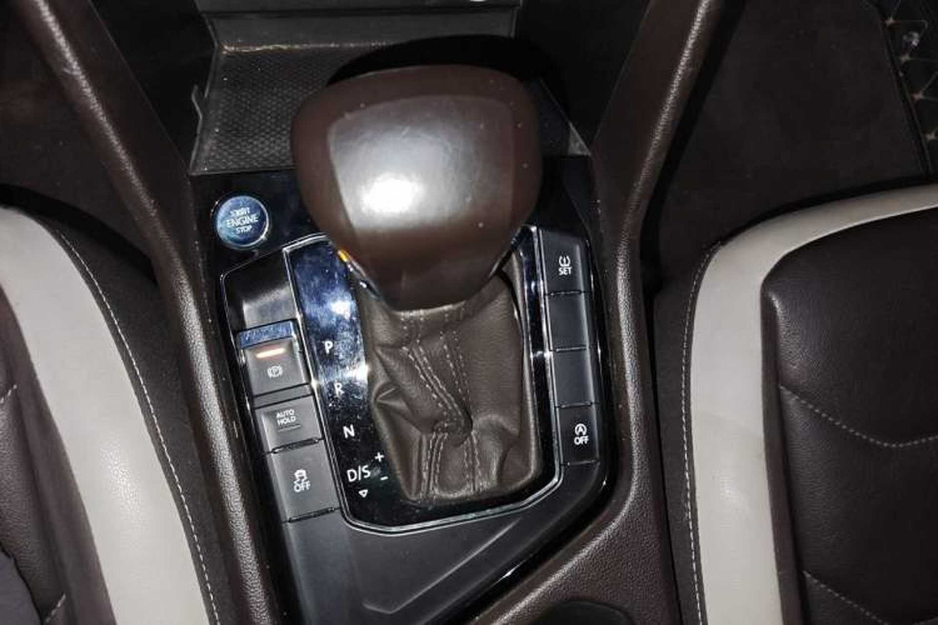Used Volkswagen Tiguan L 2017 380TSI Automatic All-Wheel-Drive Luxury Edition Gear Lever