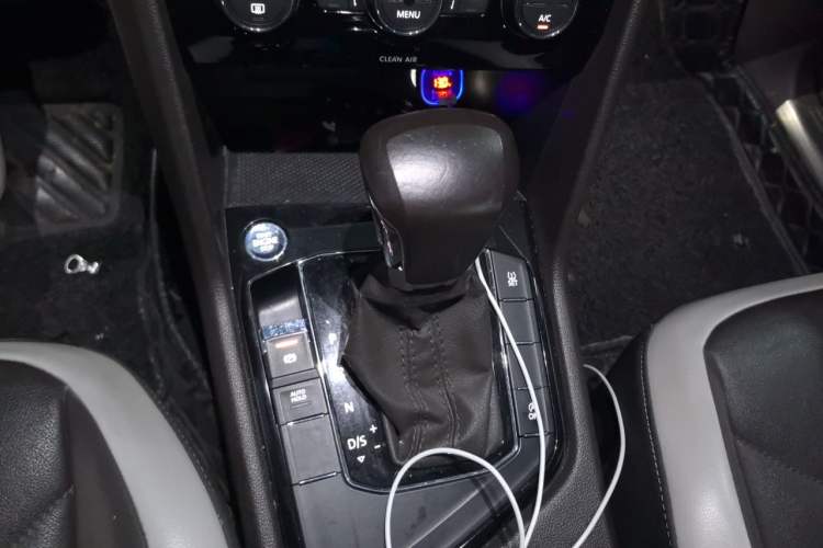 Used Volkswagen Tiguan L 2017 330TSI Automatic Two-Wheel Drive Luxury Edition Gear Lever