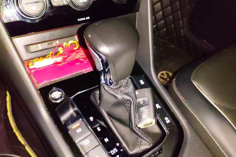 Used Volkswagen Tiguan L 2017 380TSI Automatic All-Wheel Drive Supreme Flagship Edition Gear Lever
