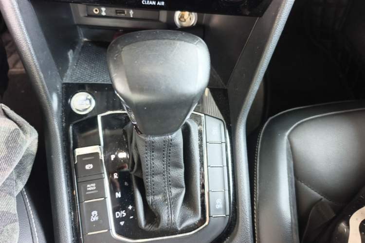 Used Volkswagen Tiguan L 2017 380TSI Automatic All-Wheel-Drive Luxury Edition Gear Lever