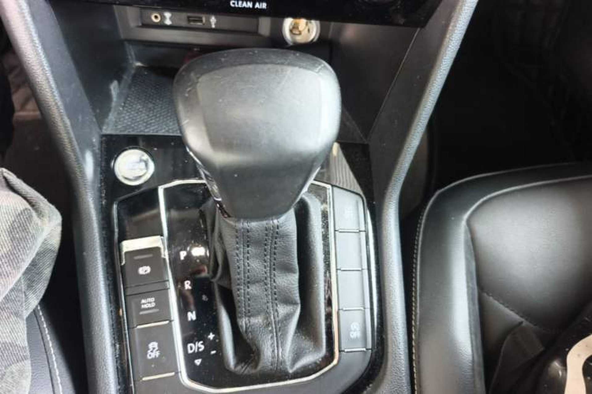 Used Volkswagen Tiguan L 2017 380TSI Automatic All-Wheel-Drive Luxury Edition Gear Lever