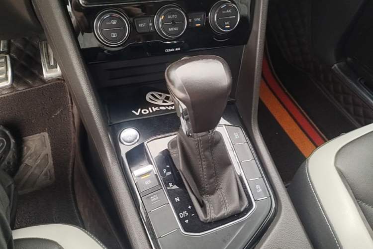Used Volkswagen Tiguan L 2017 330TSI Automatic Two-Wheel Drive Comfort Edition Gear Lever