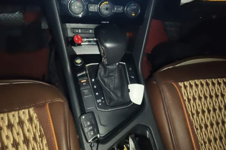 Used Volkswagen Tiguan L 2017 330TSI Automatic Two-Wheel Drive Flagship Edition Gear Lever