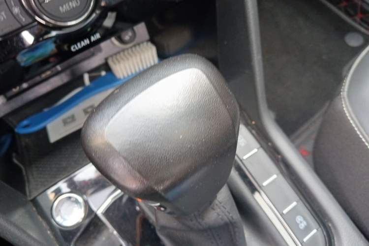 Used Volkswagen Tiguan L 2017 330TSI Automatic Two-Wheel Drive Luxury Edition Gear Lever
