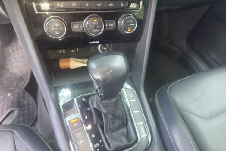 Used Volkswagen Tiguan L 2017 330TSI Automatic Two-Wheel Drive Luxury Edition Gear Lever