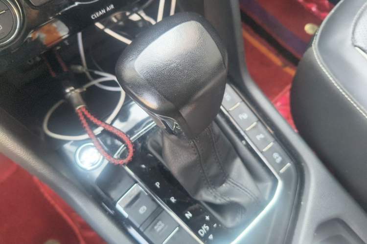 Used Volkswagen Tiguan L 2017 330TSI Automatic Two-Wheel Drive Flagship Edition Gear Lever