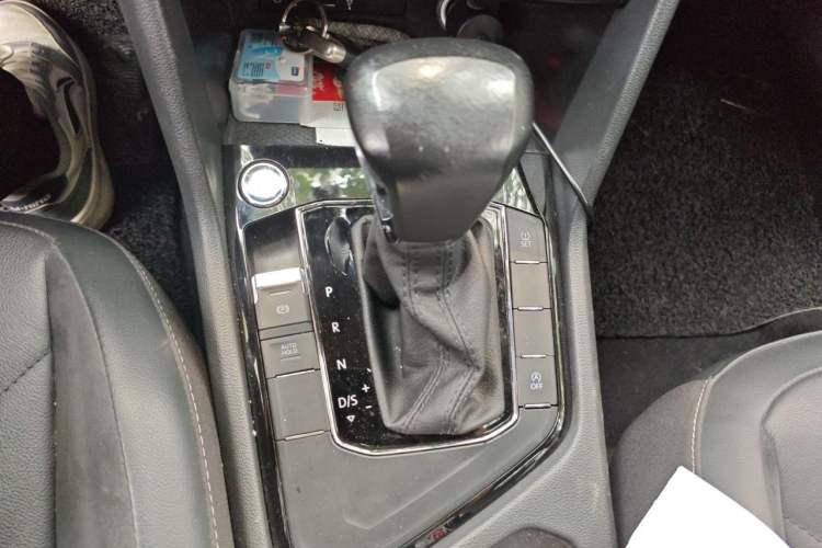 Used Volkswagen Tiguan L 2017 330TSI Automatic Two-Wheel Drive Luxury Edition Gear Lever