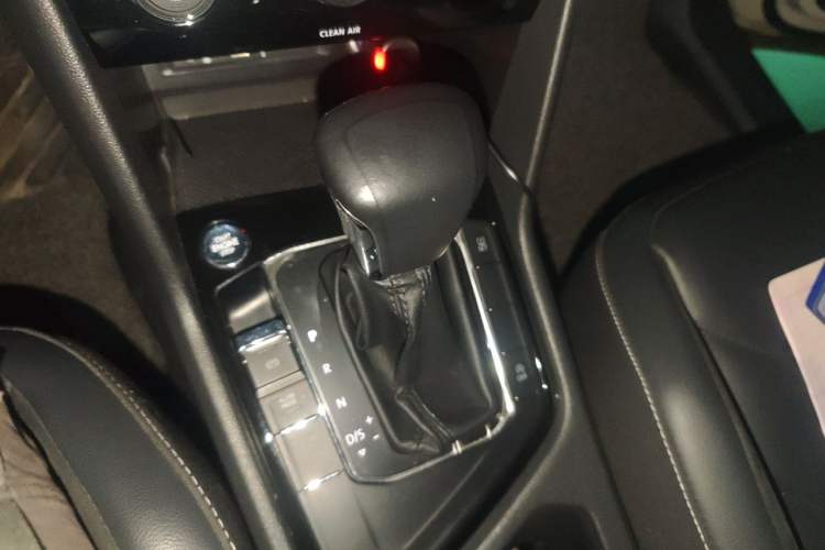 Used Volkswagen Tiguan L 2017 330TSI Automatic Two-Wheel Drive Comfort Edition Gear Lever