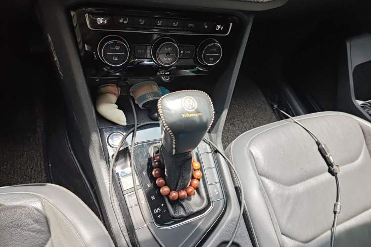 Used Volkswagen Tiguan L 2017 330TSI Automatic Two-Wheel Drive Luxury Edition Gear Lever