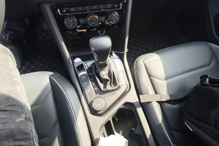 Used Volkswagen Tiguan L 2017 380TSI Automatic All-Wheel Drive Supreme Flagship Edition Gear Lever