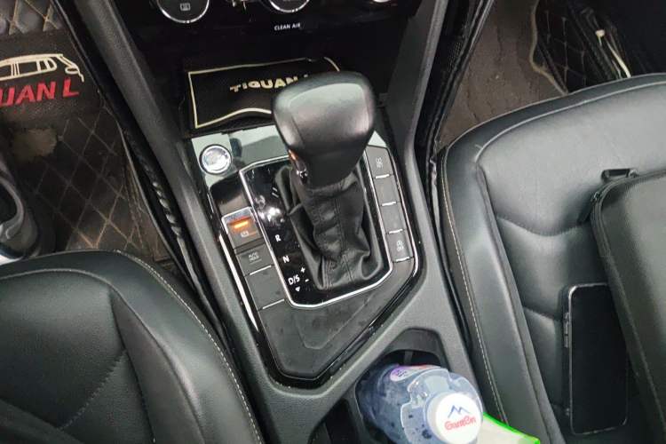 Used Volkswagen Tiguan L 2017 330TSI Automatic Two-Wheel Drive Luxury Edition Gear Lever