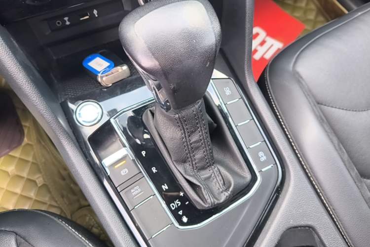 Used Volkswagen Tiguan L 2017 330TSI Automatic Two-Wheel Drive Luxury Edition Gear Lever