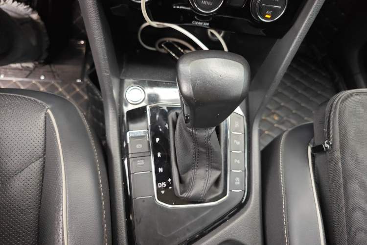 Used Volkswagen Tiguan L 2017 330TSI Automatic Two-Wheel Drive Flagship Edition Gear Lever