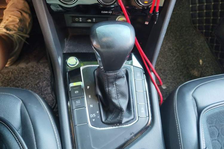 Used Volkswagen Tiguan L 2017 330TSI Automatic Two-Wheel Drive Comfort Edition Gear Lever