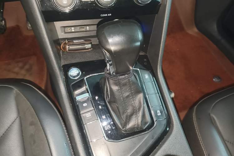 Used Volkswagen Tiguan L 2017 330TSI Automatic Two-Wheel Drive Luxury Edition Gear Lever