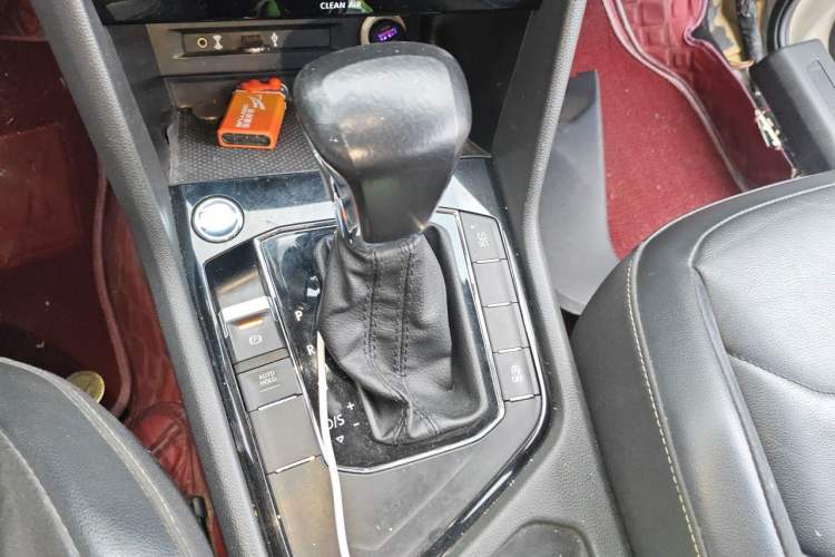 Used Volkswagen Tiguan L 2017 330TSI Automatic Two-Wheel Drive Luxury Edition Gear Lever