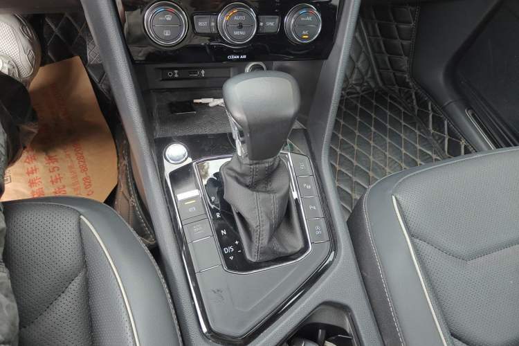 Used Volkswagen Tiguan L 2017 330TSI Automatic Two-Wheel Drive Luxury Edition Gear Lever