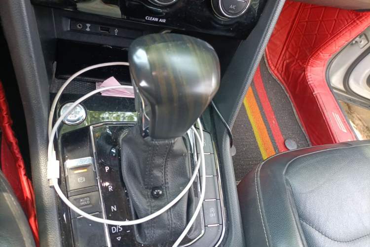 Used Volkswagen Tiguan L 2017 330TSI Automatic Two-Wheel Drive Luxury Edition Gear Lever