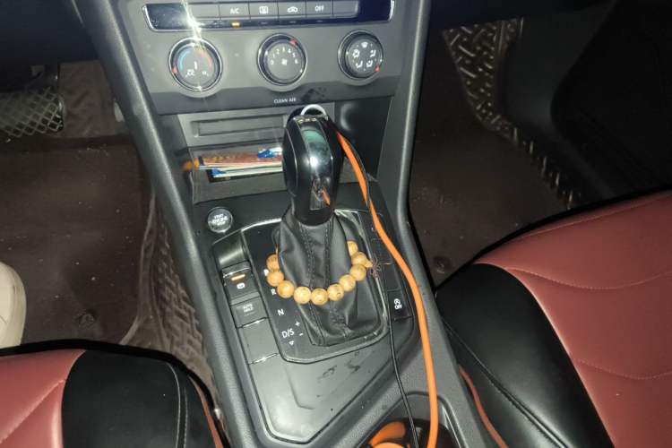 Used Volkswagen Tiguan L 2017 330TSI Automatic Two-Wheel Drive Luxury Edition Gear Lever