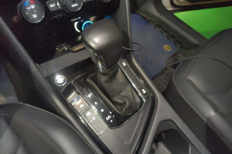 Used Volkswagen Tiguan L 2017 330TSI Automatic Two-Wheel Drive Luxury Edition Gear Lever