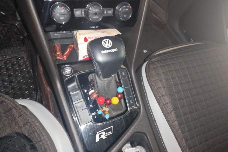 Used Volkswagen Tiguan L 2017 330TSI Automatic Two-Wheel Drive Comfort Edition Gear Lever