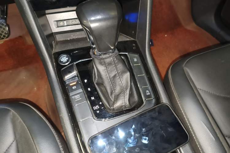 Used Volkswagen Tiguan L 2017 330TSI Automatic Two-Wheel Drive Luxury Edition Gear Lever