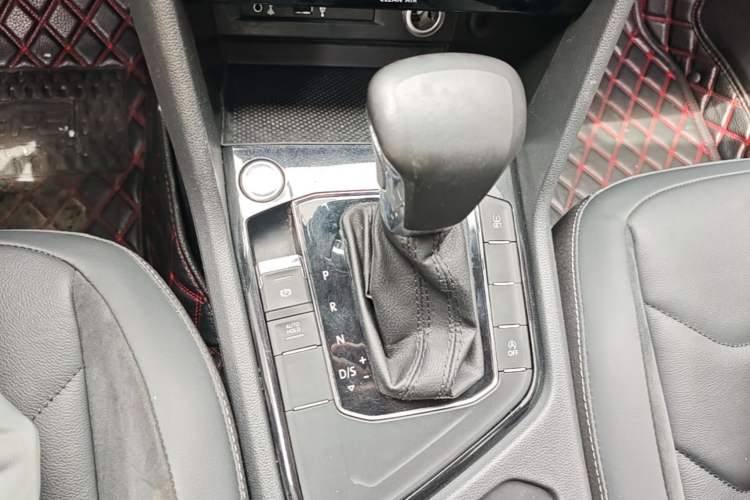 Used Volkswagen Tiguan L 2017 330TSI Automatic Two-Wheel Drive Comfort Edition Gear Lever