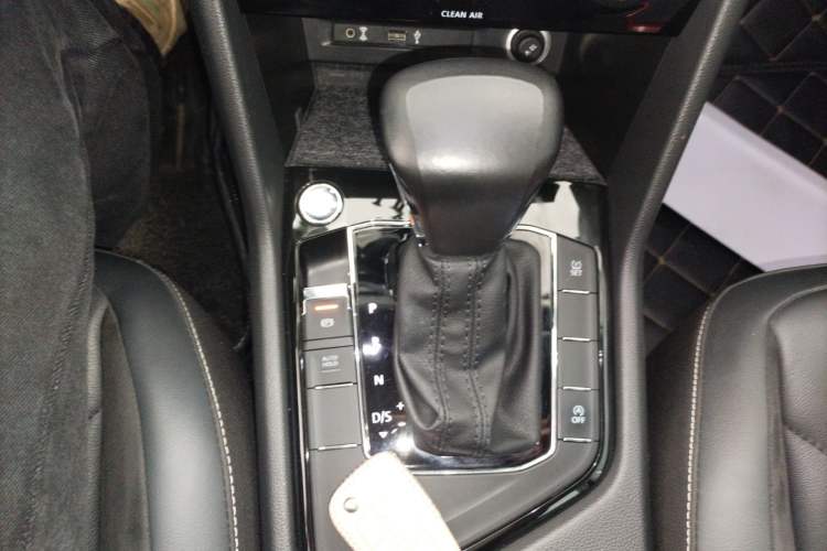 Used Volkswagen Tiguan L 2017 330TSI Automatic Two-Wheel Drive Luxury Edition