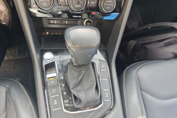 Used Volkswagen Tiguan L 2017 380TSI Automatic All-Wheel-Drive Flagship Edition Gear Lever