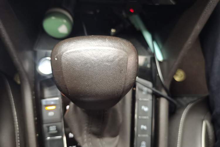 Used Volkswagen Tiguan L 2017 330TSI Automatic Two-Wheel Drive Flagship Edition Gear Lever