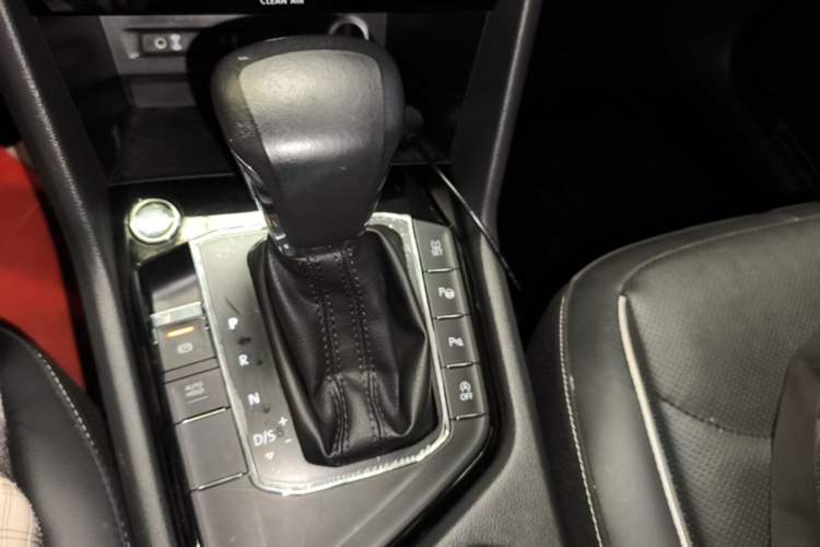 Used Volkswagen Tiguan L 2017 330TSI Automatic Two-Wheel Drive Flagship Edition Gear Lever