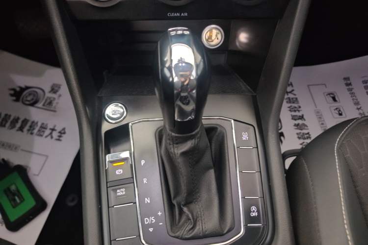 Used Volkswagen Tiguan L 2017 330TSI Automatic Two-Wheel Drive Luxury Edition Gear Lever