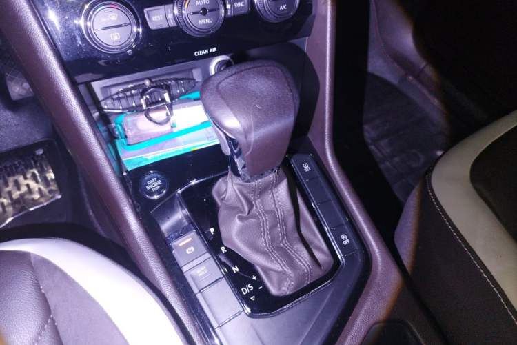 Used Volkswagen Tiguan L 2017 330TSI Automatic Two-Wheel Drive Luxury Edition Gear Lever