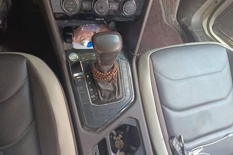 Used Volkswagen Tiguan L 2017 330TSI Automatic Two-Wheel Drive Luxury Edition Gear Lever