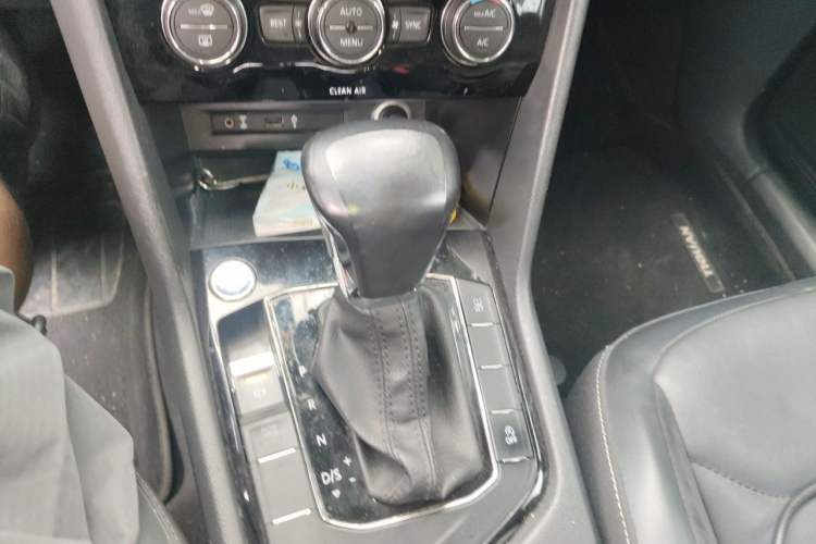 Used Volkswagen Tiguan L 2017 330TSI Automatic Two-Wheel Drive Luxury Edition Gear Lever