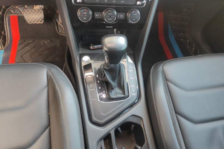 Used Volkswagen Tiguan L 2017 330TSI Automatic Two-Wheel Drive Comfort Edition Gear Lever