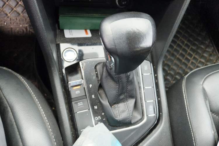 Used Volkswagen Tiguan L 2017 330TSI Automatic Two-Wheel Drive Luxury Edition Gear Lever