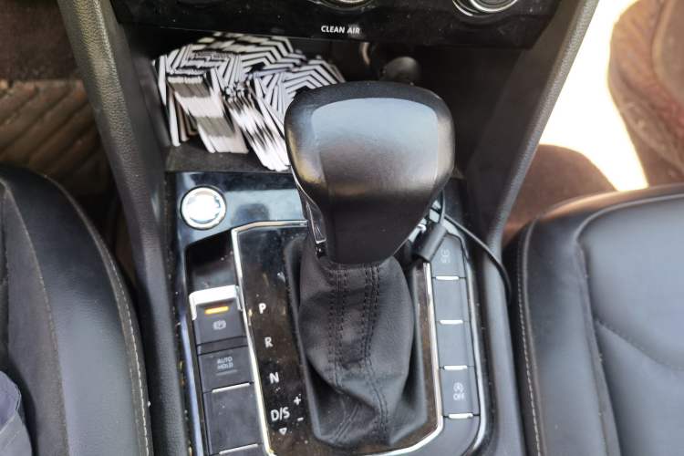 Used Volkswagen Tiguan L 2017 330TSI Automatic Two-Wheel Drive Comfort Edition Gear Lever