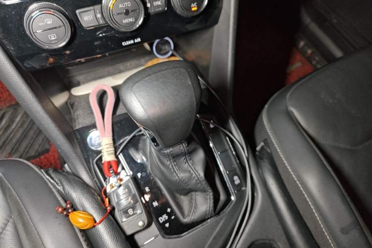 Used Volkswagen Tiguan L 2017 330TSI Automatic Two-Wheel Drive Comfort Edition Gear Lever